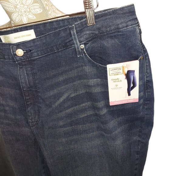 Signature Levi Strauss High Rise Super Skinny Jeans Women's Size 26M NWT - Picture 3 of 6